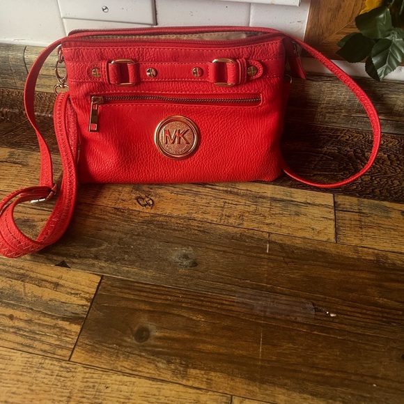 Michael Kors Handbags - Michael Kors Crossbody purse